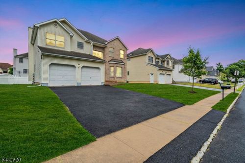 42 Leah Way, Parsippany, NJ, 07054-3448 | Card Image