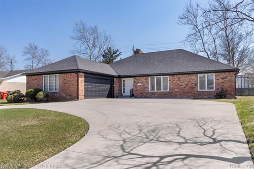 17005 Westland Ave, Southfield, MI, 48075-7626 | Card Image