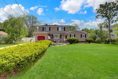 115 North Evergreen Drive, Brookhaven, NY, 11784 | Card Image