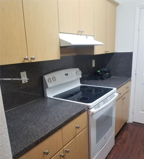 apt-216-941 Ne 169th St, North Miami Beach, FL, 33162-2568 | Card Image