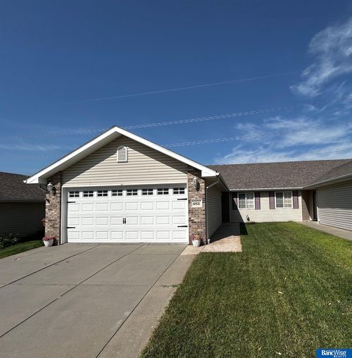 6921 Whitewater Ln, Lincoln, NE, 68521-8998 | Card Image
