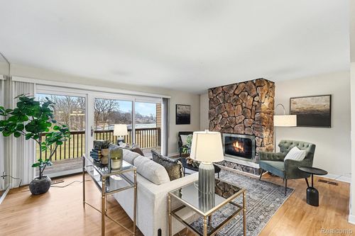 48315 Bayshore Dr, Van Buren Township, MI, 48111-4604 | Card Image