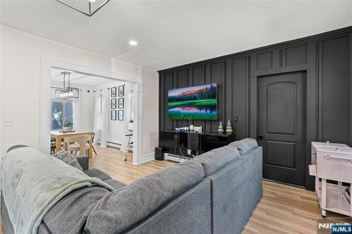 44 Richelieu Pl, Newark, NJ, 07106-2411 | Card Image