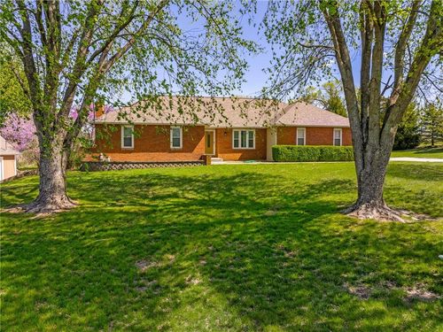 9015 Craig Dr, De Soto, KS, 66018-8187 | Card Image