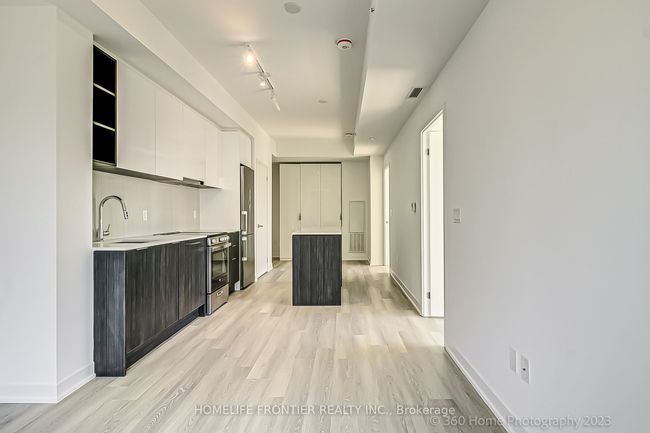 731 - 31 Tippett Rd, Condo with 2 bedrooms, 2 bathrooms and null parking in Toronto ON | Image 4
