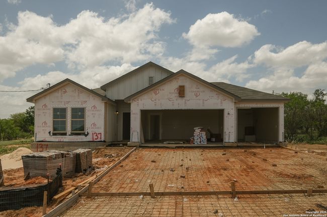 137 Cheyenne Dr, House other with 4 bedrooms, 3 bathrooms and null parking in Floresville TX | Image 5