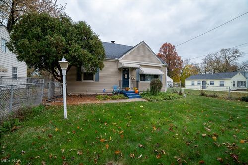 1153 Packard Dr, Akron, OH, 44320-3643 | Card Image