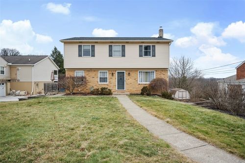 24 Norfolk Dr, Robinson Twp - NWA, PA, 15108 | Card Image