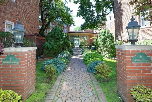 b34-6-8 Wooleys Ln, Great Neck, NY, 11023-2228 | Card Image