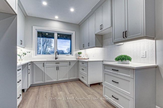 163 Elgin Ave E, House other with 3 bedrooms, 2 bathrooms and 2 parking in Goderich ON | Image 7