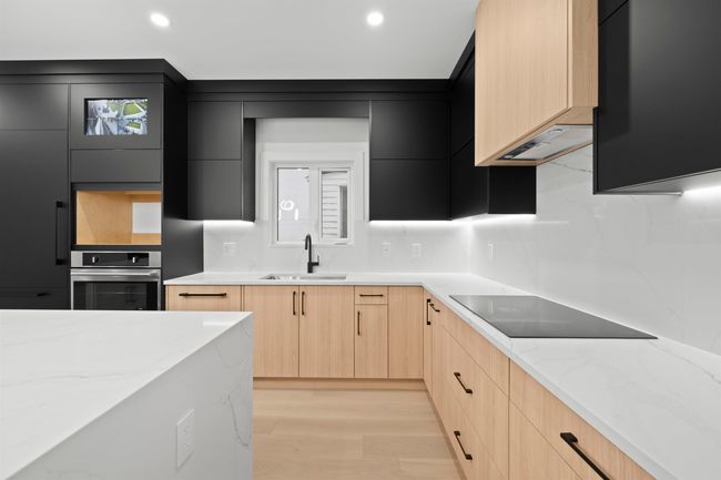 5628 Chaffey Ave, Home with 6 bedrooms, 5 bathrooms and 2 parking in Burnaby BC | Image 9