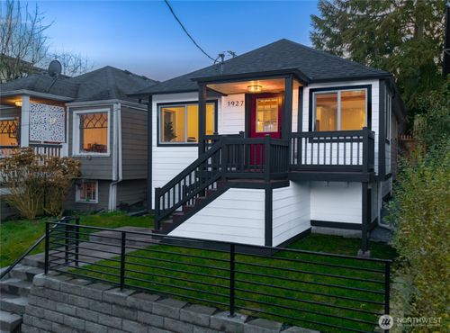 1927 42nd Ave Sw, Seattle, WA, 98116-2004 | Card Image
