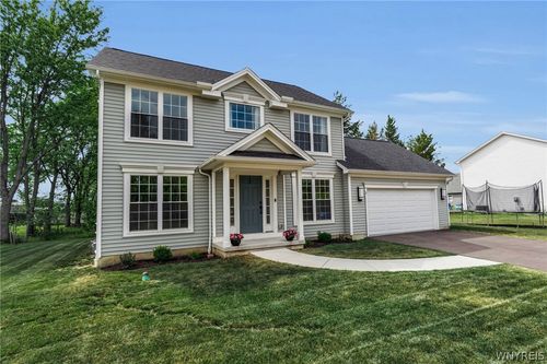 8 Greenspring Ct, West Seneca, NY, 14224-4399 | Card Image