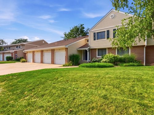 938-938 Hidden Lake Dr, Buffalo Grove, IL, 60089-7503 | Card Image
