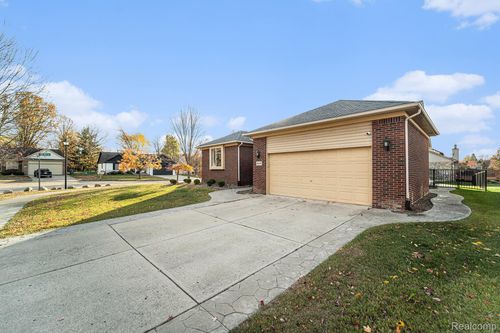 42415 Colorado Dr, Clinton Township, MI, 48036-1475 | Card Image
