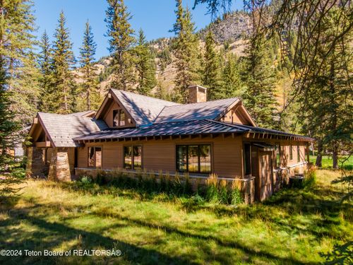 15480 S Wagon Rd, Hoback Jct., WY, 83001-2536 | Card Image