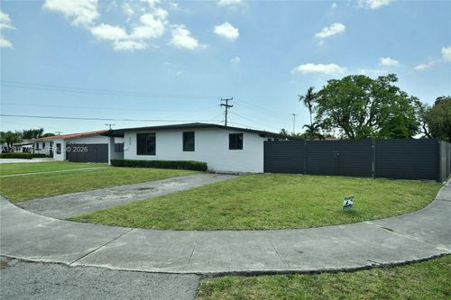 8350 Sw 12th Ter, Miami, FL, 33144-4122 | Card Image