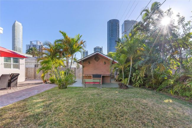 300 187 Th St, House other with 3 bedrooms, 2 bathrooms and null parking in Sunny Isles Beach FL | Image 37