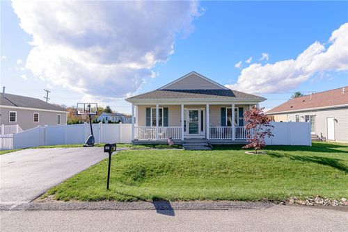 17 Saint Theresa Ave, Bristol, RI, 02809-4614 | Card Image