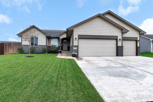 877 N Cloverleaf St, Goddard, KS, 67052-8666 | Card Image