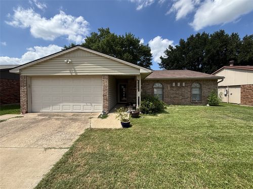 4225 Blue Creek Dr, Garland, TX, 75043-6402 | Card Image