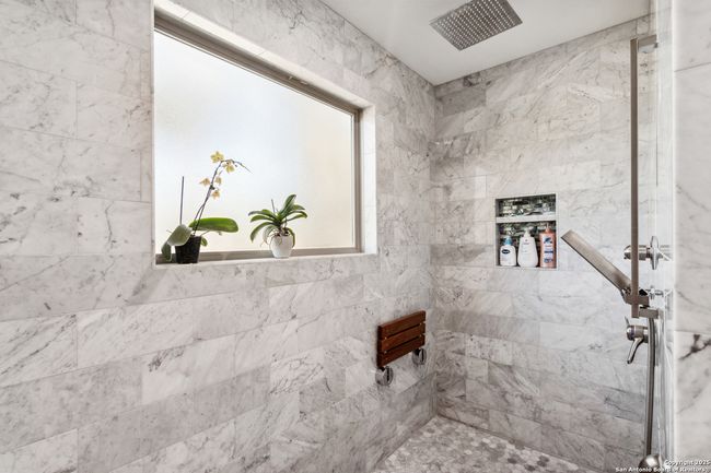 381 Camino Primero, House other with 3 bedrooms, 2 bathrooms and null parking in Leakey TX | Image 34