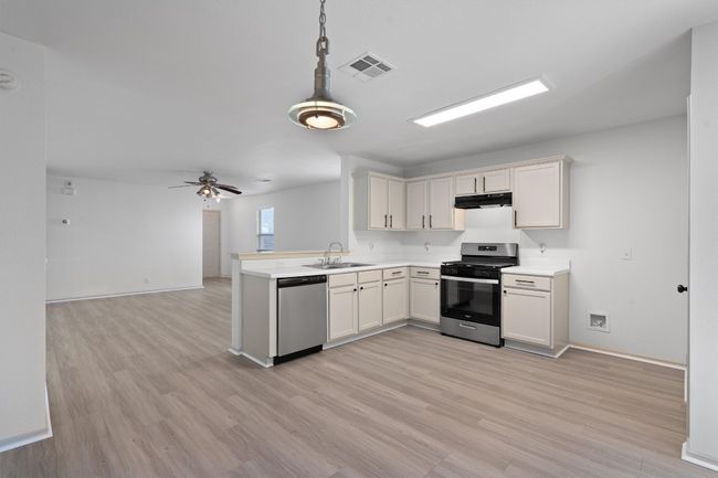 16225 Hamilton Point Cir, House other with 3 bedrooms, 2 bathrooms and 4 parking in Manor TX | Image 12