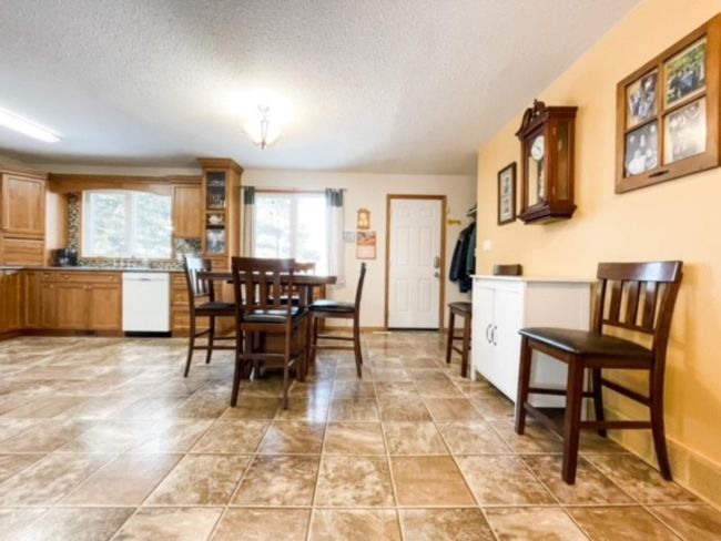 4432 56 Avenue, Home with 5 bedrooms, 2 bathrooms and 4 parking in Provost AB | Image 7