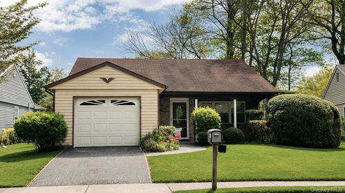 257 Edinburgh Dr, Ridge, NY, 11961-2019 | Card Image