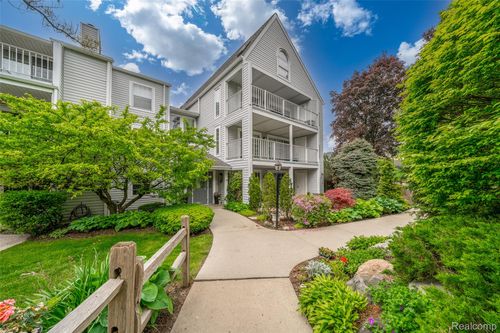 39-3553 Port Cove Dr, Waterford, MI, 48328-4571 | Card Image