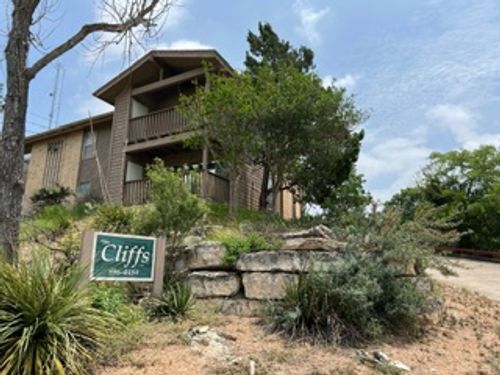 1713 Hiawatha Dr, Kerrville, TX, 78028-3728 | Card Image