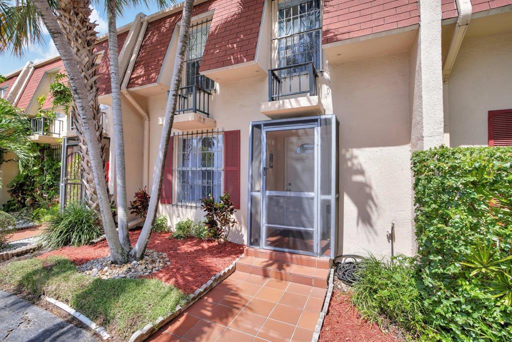 Residential Lease in Hallandale Beach