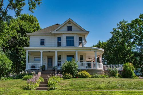 32 Alma St, Benton, WI, 53803-7106 | Card Image