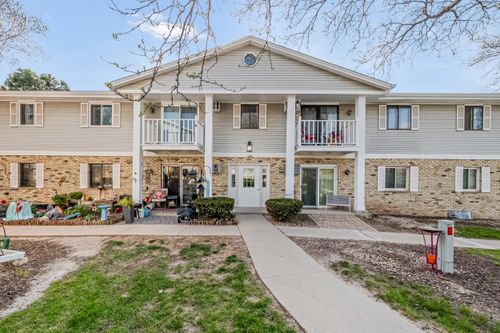 1226 E Decorah Rd, West Bend, WI, 53095-4256 | Card Image