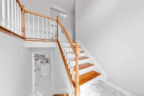 43 Chanel Dr E, Shirley, NY, 11967-3809 | Card Image