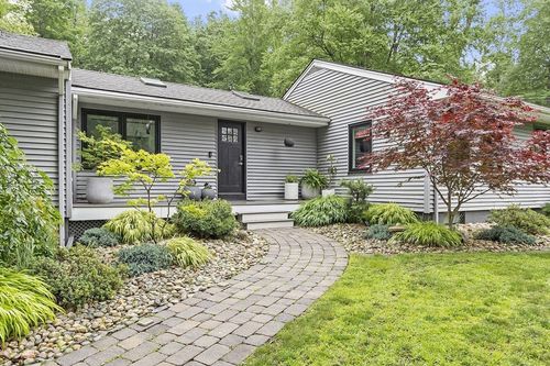 9 Warren Ave, Harvard, MA, 01451-1603 | Card Image