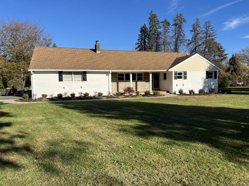6 Oakridge Dr, Huntington, NY, 11743-5131 | Card Image