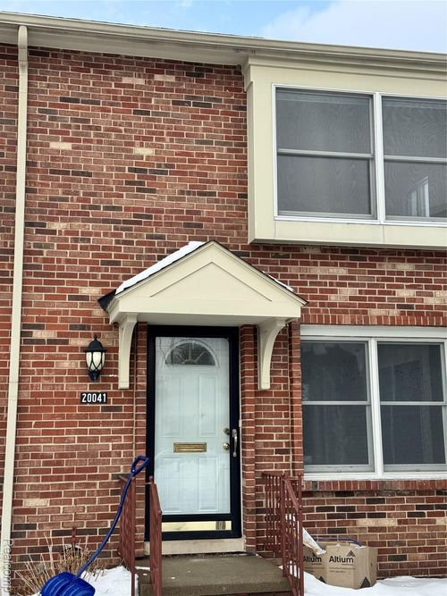 317-20041 N Great Oaks Cir, Clinton Township, MI, 48036-2435 | Card Image