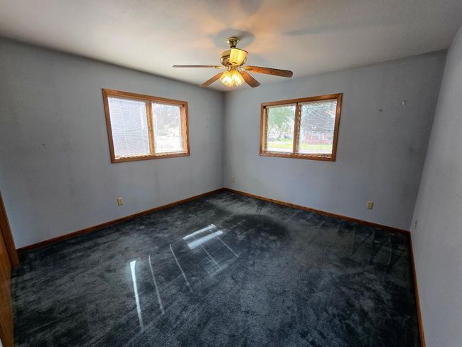 Ceiling fan, carpeted | Image 28