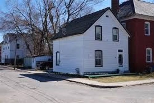 29 Robinson Ave, Smiths Falls, ON, K7A1K3 | Card Image