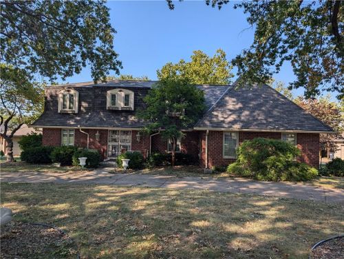 1301 Nw Fairway Circle, Blue Springs, MO, 64014 | Card Image