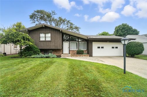 243 Darlene Dr, Wauseon, OH, 43567-1445 | Card Image
