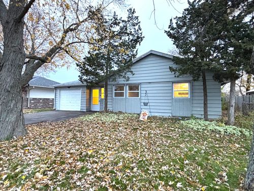 140 Hickory Dr, Carpentersville, IL, 60110-1654 | Card Image