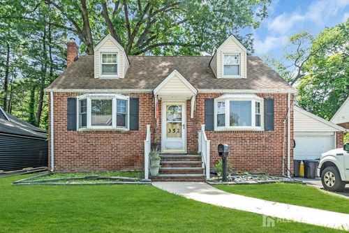 352 Birchwood Rd, New Milford, NJ, 07646-2506 | Card Image