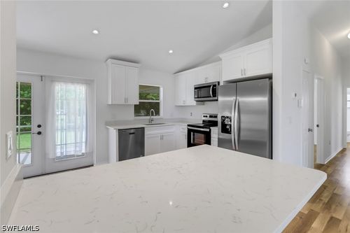 18560 Holly Rd, FORT MYERS, FL, 33967-3327 | Card Image