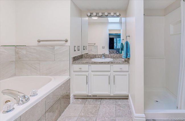 6522 Scenic Pines Ct, Condo with 3 bedrooms, 4 bathrooms and null parking in Clarkston MI | Image 34