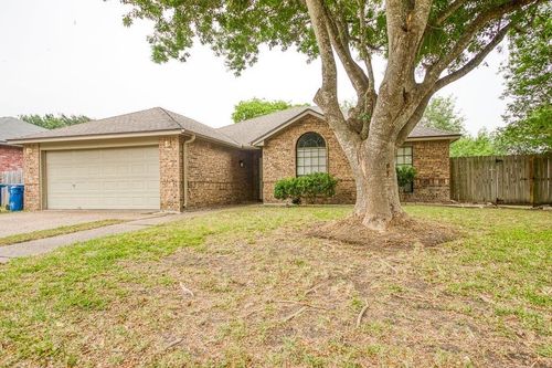 2322 Willow Dr, Portland, TX, 78374-3219 | Card Image