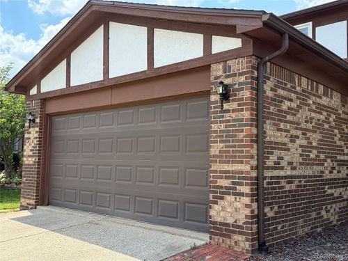 2290 Cumberland Rd, Rochester Hills, MI, 48307-3707 | Card Image