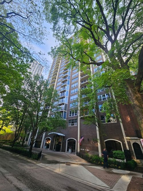 23bc-1515 N Astor St, Chicago, IL, 60610-1627 | Card Image