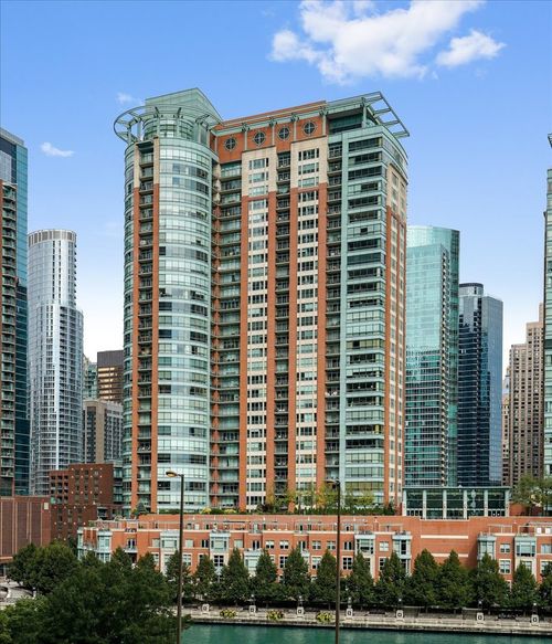 1901-415 E North Water St, Chicago, IL, 60611-5823 | Card Image
